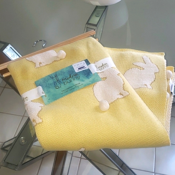 NEW!! Easter bunny throw - Picture 2 of 4